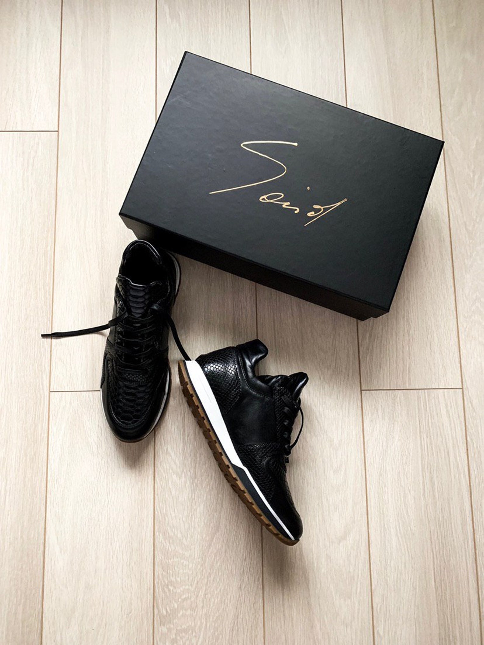shoes, sneakers, boots, loafers, ballet flats, slippers, sandals, women's shoes shoes, sneakers, boots, loafers, ballet flats, slippers, sandals, women's shoes