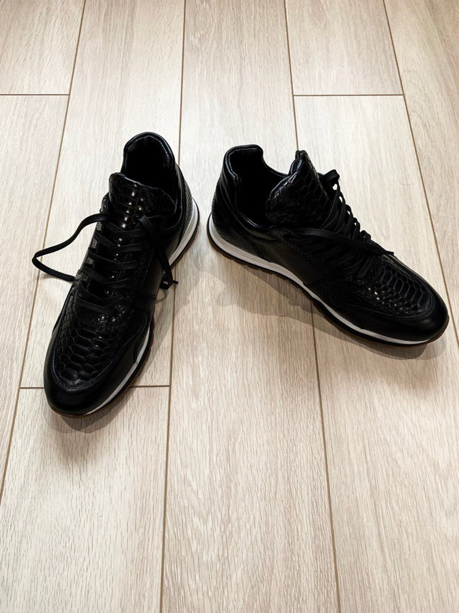 shoes, sneakers, boots, loafers, ballet flats, slippers, sandals, women's shoes shoes, sneakers, boots, loafers, ballet flats, slippers, sandals, women's shoes