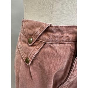Wrangler Vintage 90s Denim Rose V-Waist Pleated Front Jeans Frayed Hem Size 12 image 4