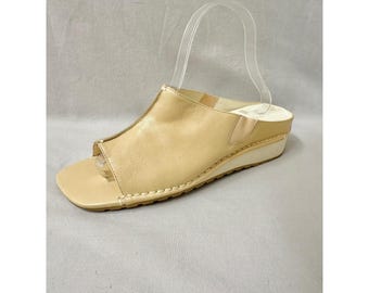 Bandolino 90s Leather Beige Platform Wedge Slide Sandals Size 8.5 Minimalist