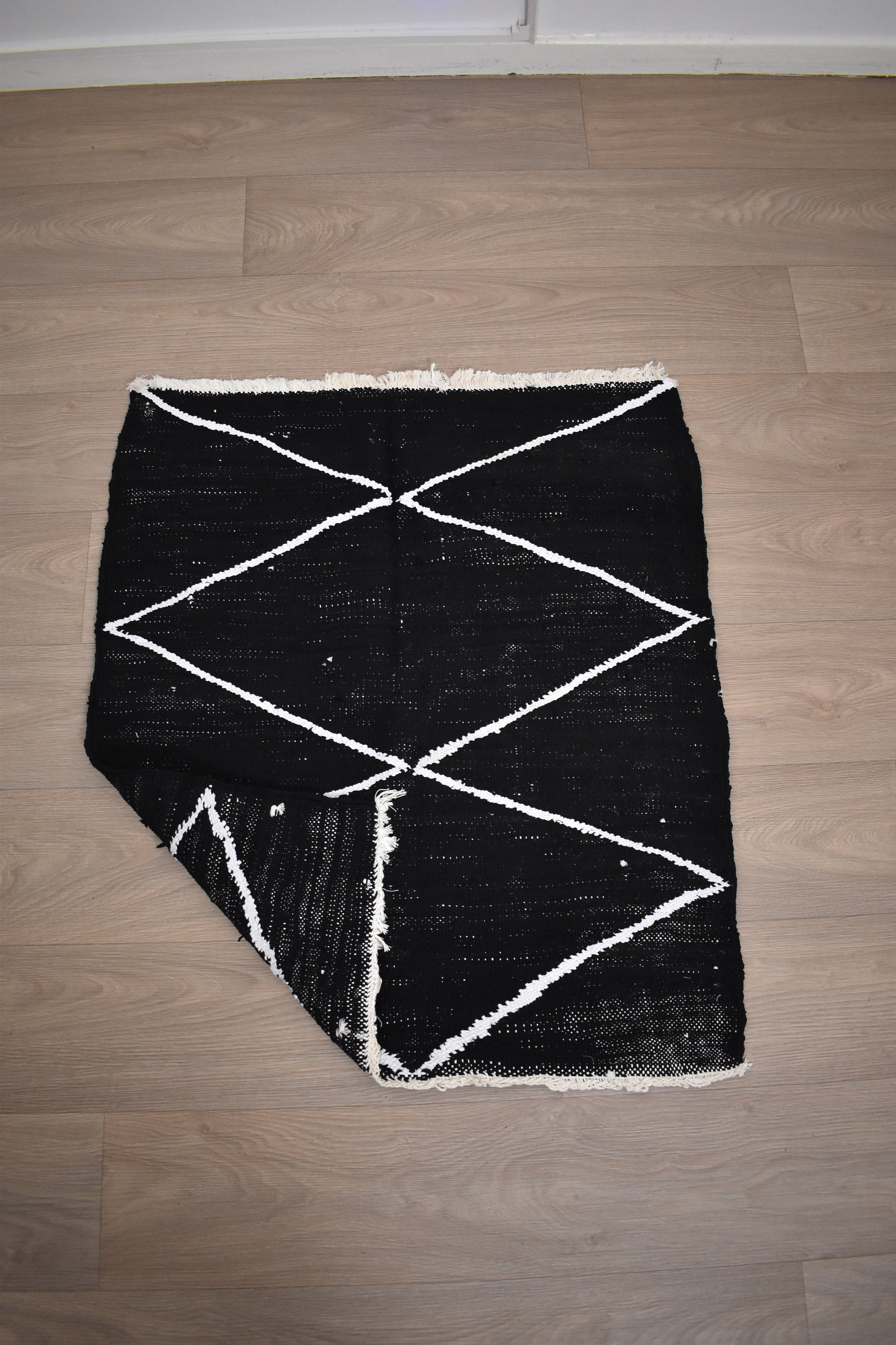 Tapis Marocain Berbère Boucherouite Noir à Motifs Losanges 95 X 80 cm 3, 9 2, 6 Ft