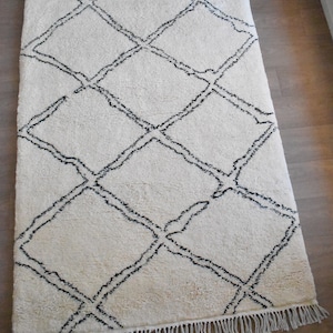 Moroccan Berber Beni Ouarain Rug  145 x 200 cm  4,7 x 6,5 ft