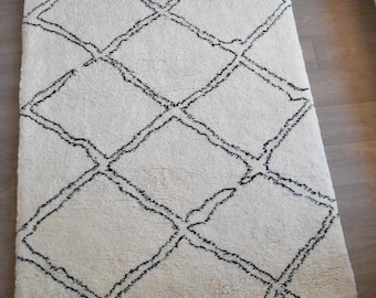 Moroccan Berber Beni Ouarain Rug  145 x 200 cm  4,7 x 6,5 ft