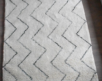 Moroccan Berber Beni Ouarain Rug  145 x 200 cm  4,7 x 6,5 ft