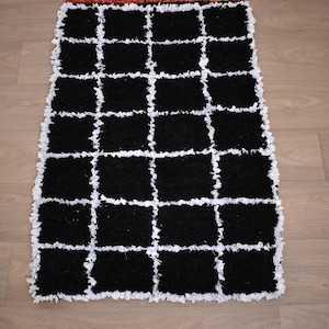 Moroccan Berber Boucherouite Black / White Rug  115 x 75 cm  3,7 x 2,4 ft