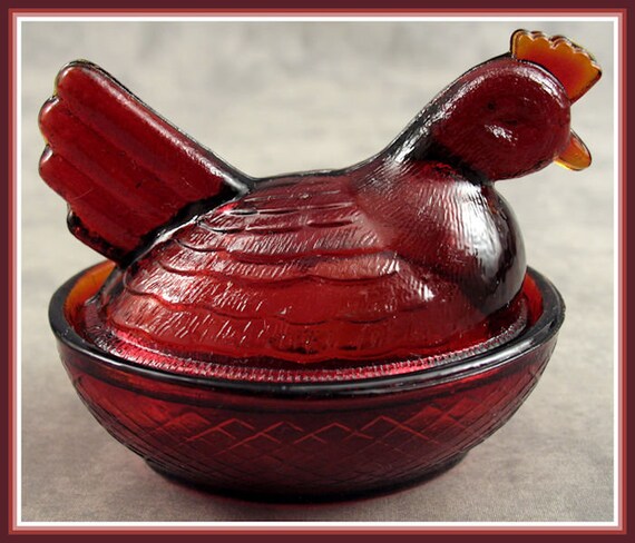 Glass Mini Hen Chicken  on a Nest Basket Jadite And Amberina Salt Cellar Dip 