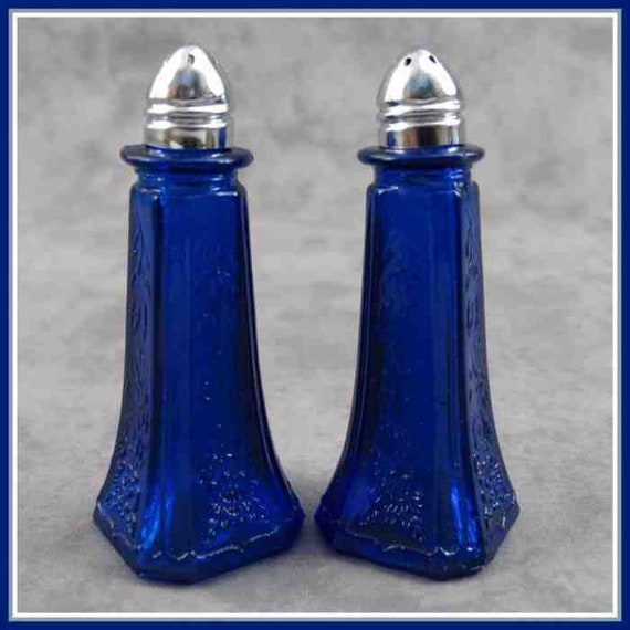Cobalt BLUE Glass Floral SALT /& PEPPER Shaker Set Depression Style Glass