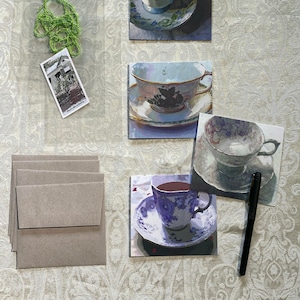 Assortiment de 4 cartes de correspondance artistiques - impressions de tasse de thé Coalport, Shelley, Herend et Royal Crown Derby par Sharey Monk - intérieur vierge/enveloppes kraft