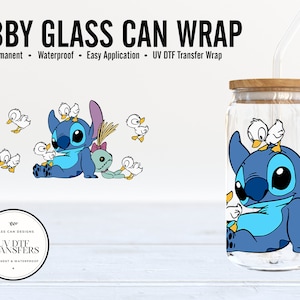 May include: A blue Stitch character from Lilo & Stitch is sitting with a small alien doll and surrounded by yellow ducklings. The image is a design for a glass can wrap.