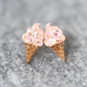 Clous d'oreilles cornet de crème glacée : bijoux d'été en résine, acier inoxydable hypoallergénique