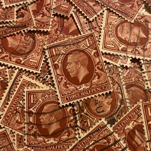 Arte em carimbo, marrom, Rei George V, Grã-Bretanha, 1,5 decimal, selos usados