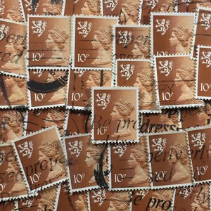 Arte em selos, laranja-marrom, Rainha Elizabeth II, Machin, Grã-Bretanha, regional, selos usados, 10p