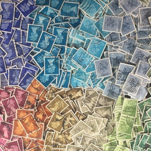 Arte con sellos, Reina Isabel II, Machin, Gran Bretaña, sellos usados, 16 colores diferentes, manualidades o creación, 200 sellos