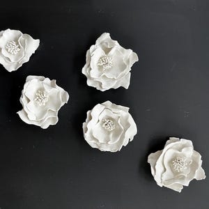 Handgefertigte Rosen Blumen Skulptur - Elegante 3D Blumen Kunst für die Wohnkultur