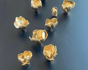 Handgemaakte gouden klei Japanse magnoliabloemenset – bloemensculptuur, 12-delig
