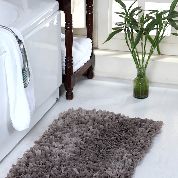 Shaggy Accent Rug Paper Chindi Bathroom Bath Floor Mat 21x34 Inch