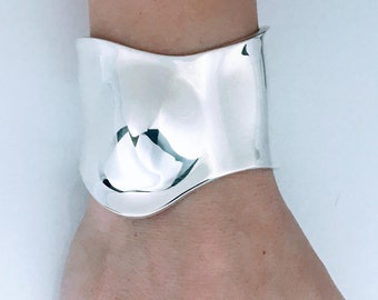 Vintage Mexico Modernist Wrist Bone Sterling Silver Cuff Vintage Mexico Modernist Wrist Bone Sterling Silver Cuff