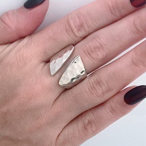 VTG HOB Mexico Modernist Diagonal Open Dome Band Ring Sterling Silver, Retro Textured 925 Angled Split Diagonal Cut Stripe Design Band Thick