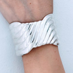 Vintage Taxco Mexico Modernist Wide Twist Sterling Silver Cuff Bracelet, Chunky Retro 925 Silver Ribbed Fluted Cuff, MCM Mod Twisted Cuff