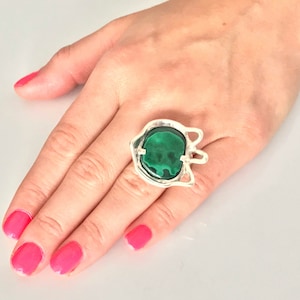 Artisan Brutalist Sterling Silver Malachite Ring, Big Modernist Abstract Fish 925 Silver Green Stone Ring, Chunky Abstract Free Form Ring