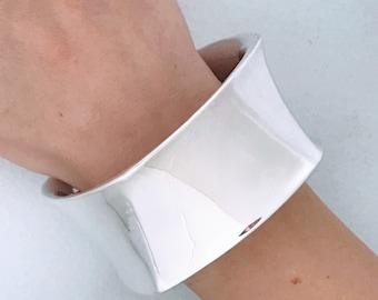 Simon Sebbag SSD Wide Squared Wave Bangle Bracelet 925 Sterling Silver, Modernist Chunky Extra Wide Offset Geometric High Polish Bangle Cuff
