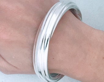 Vintage Modern Puffed Sterling Silver Overlap Twisted Coil Bangle Bracelet, Sculptural 925 Statement Bangle, Asymmetrical 3 Dimensional Cuff