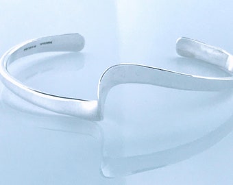 Vintage Hammered Wave Cuff Bracelet 925 Sterling Silver Vintage Hammered Wave Cuff Bracelet 925 Sterling Silver