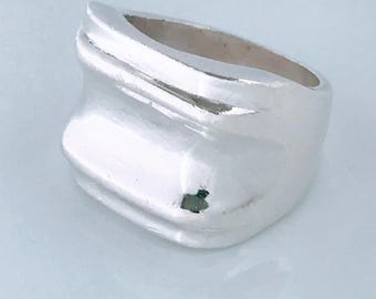 Vintage Taxco Modernist Sculptural Squared Concave Dome Ring 925 Sterling Silver, Retro Chunky Solid Tapered Band Rectangle Grooved Top Ring