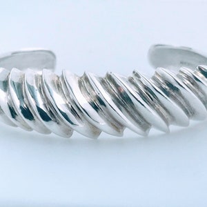 Vintage Taxco Mexico Thick Ribbed Sterling Silver Cuff Bracelet, Chunky Retro 925 Silver Scalloped Cuff, Big Modernist Grooven Ridge Cuff
