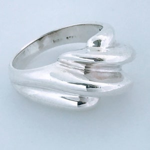 VTG Sterling Silver Tall Fluted Dome Statement Ring Band, Retro Modernist Scalloped Dome 925 Silver Ring, Chunky Carved Ridged Domed Ring