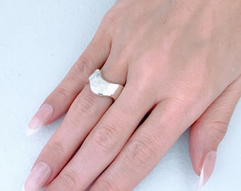 Retro Bold Modern Sterling Silver Hammered Wave Band Ring
