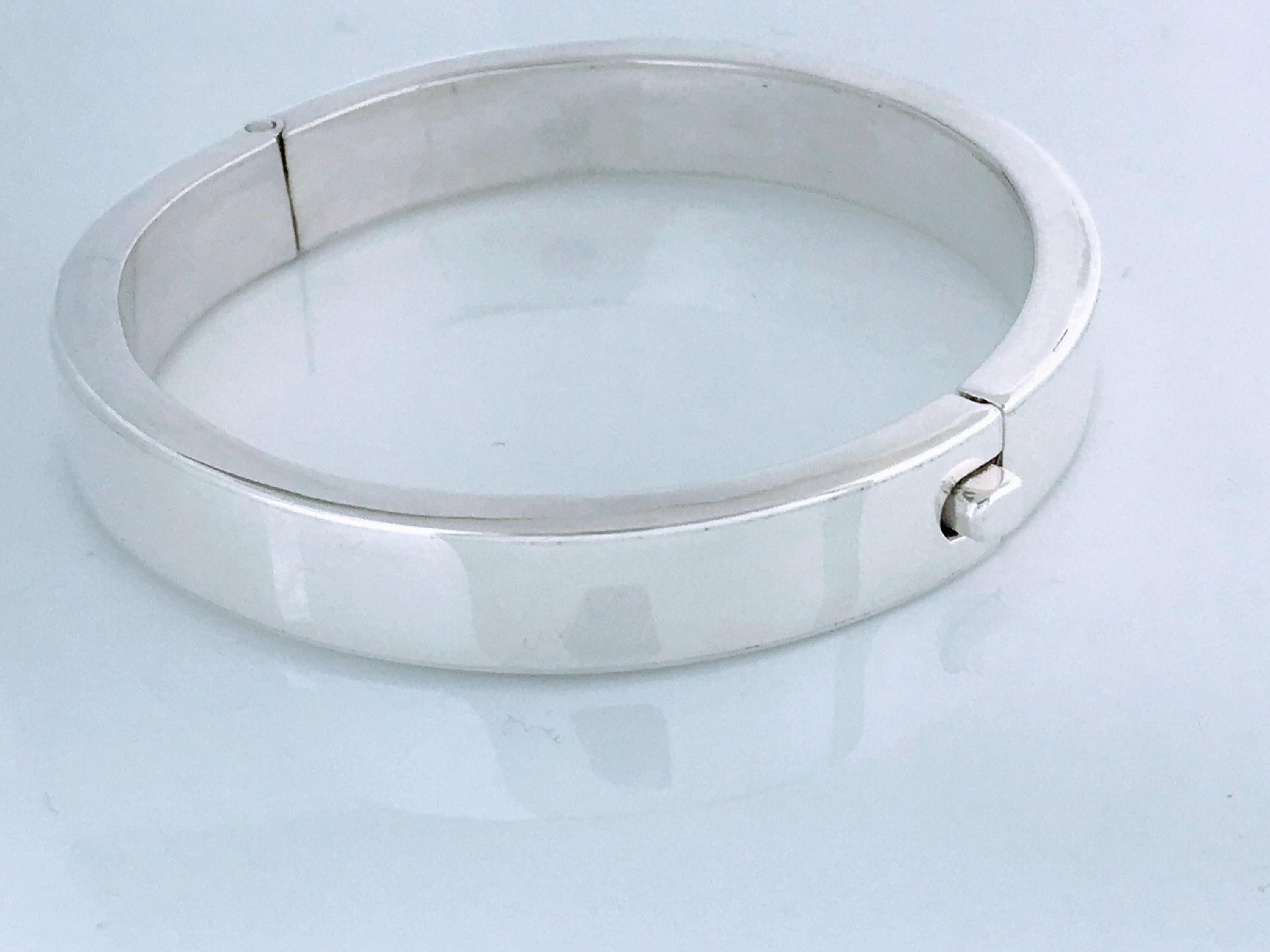 VTG Modern 925 Sterling Silver Geometric Round Bangle VTG Modern 925 Sterling Silver Geometric Round Bangle