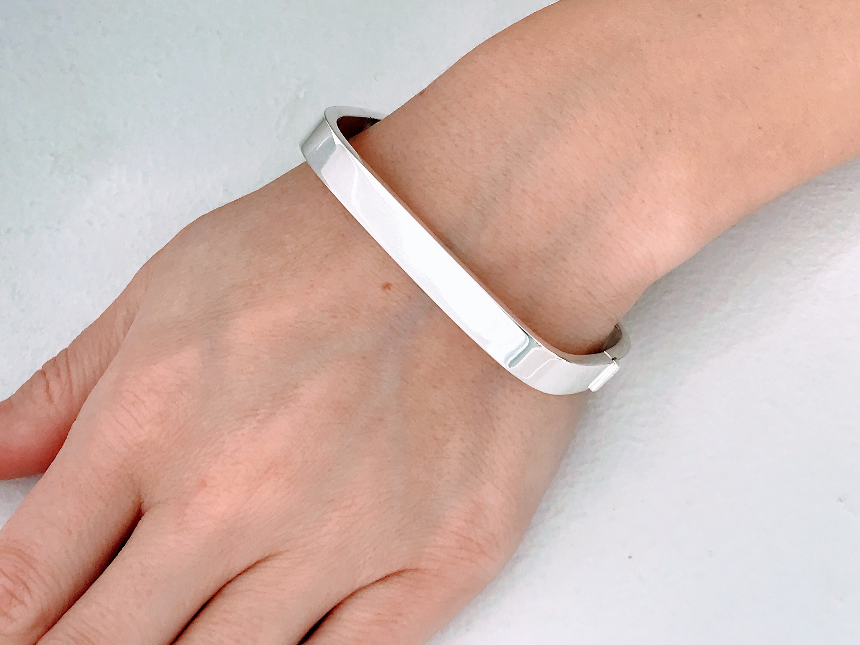 VTG High Polish Sterling Silver Hinged Bangle Bracelet VTG High Polish Sterling Silver Hinged Bangle Bracelet