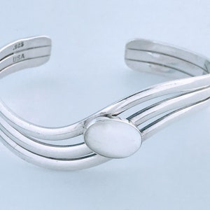 VTG Sterling Silver Triple Band White Cats Eye Cuff Bracelet, Retro ZigZag Swirl Wave 925 Silver White Stone Cuff, Contemporary Free Form