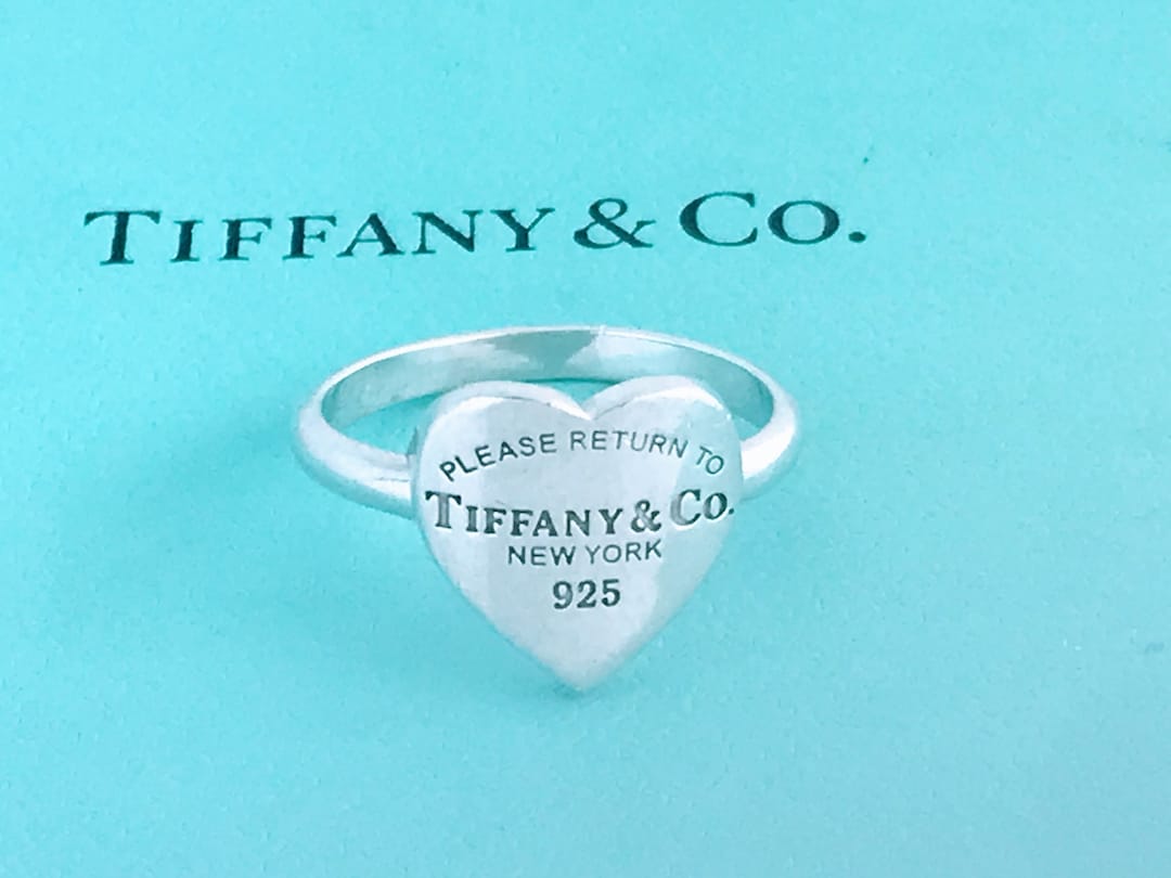 Authentic Tiffany and Co. Return to Tiffany Heart Ring Band Authentic Tiffany and Co. Return to Tiffany Heart Ring Band