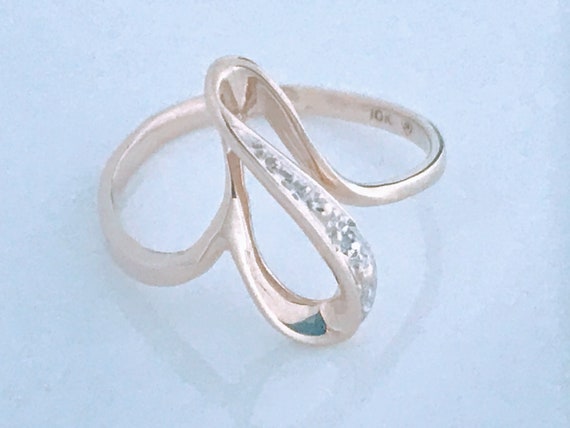 Dainty 10K Yellow Gold Diamond Wave Swirl Ring, R… - image 6