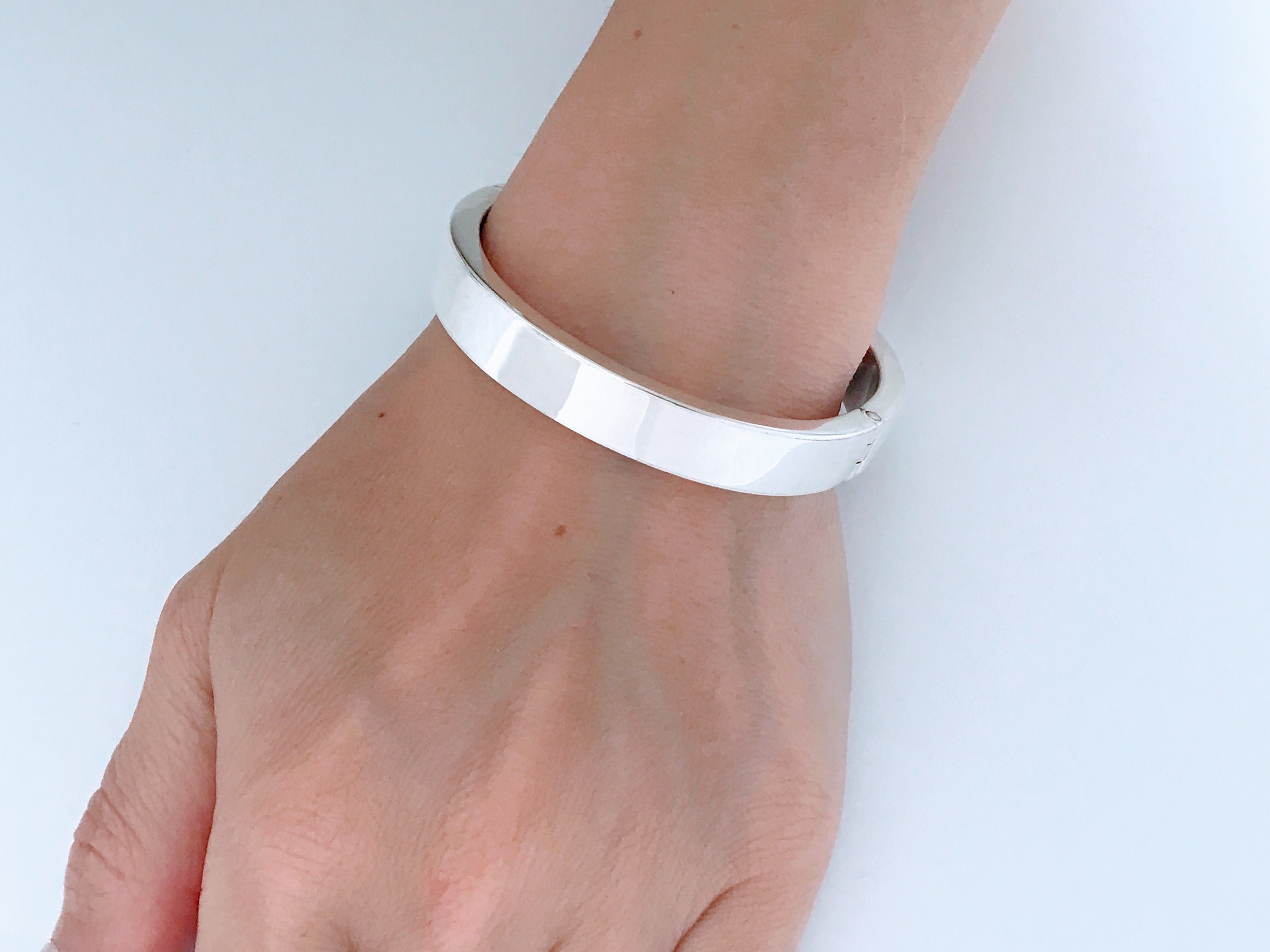 VTG Modern 925 Sterling Silver Geometric Round Bangle VTG Modern 925 Sterling Silver Geometric Round Bangle