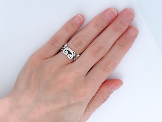 Oxidized Stamed Flower in Heart Ring Oxidized Stamed Flower in Heart Ring