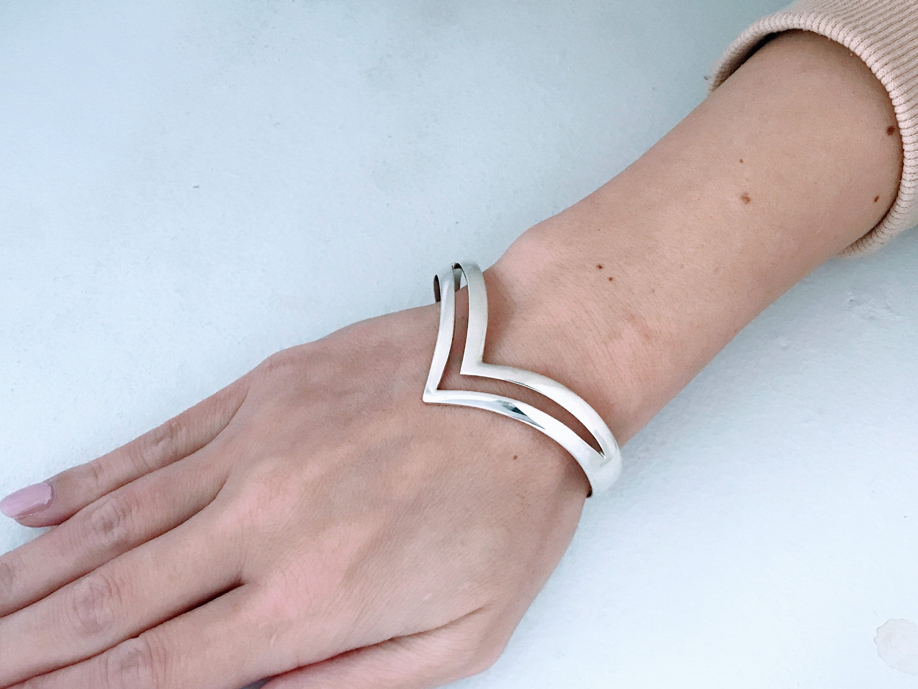 Vintage Taxco Sterling Silver High Polish Double Chevron Cuff Bracelet, Retro Mexico Shiny 925 V Shaped Open Work Cuff, Modern Minimalist - Etsy Vintage Taxco Sterling Silver High Polish Double Chevron Cuff Bracelet, Retro Mexico Shiny 925 V Shaped Open Work Cuff, Modern Minimalist - Etsy