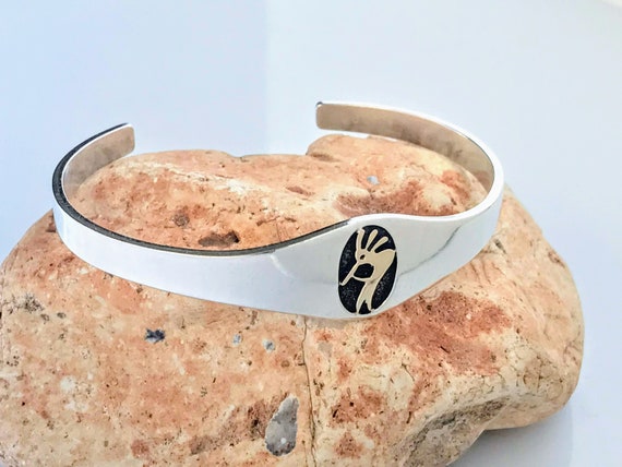 Outstanding Vintage Native American Navajo Signed Joe Willeto Sterling Silver And Gold Ring Outstanding Vintage Native American Navajo Signed Joe Willeto Sterling Silver And Gold Ring
