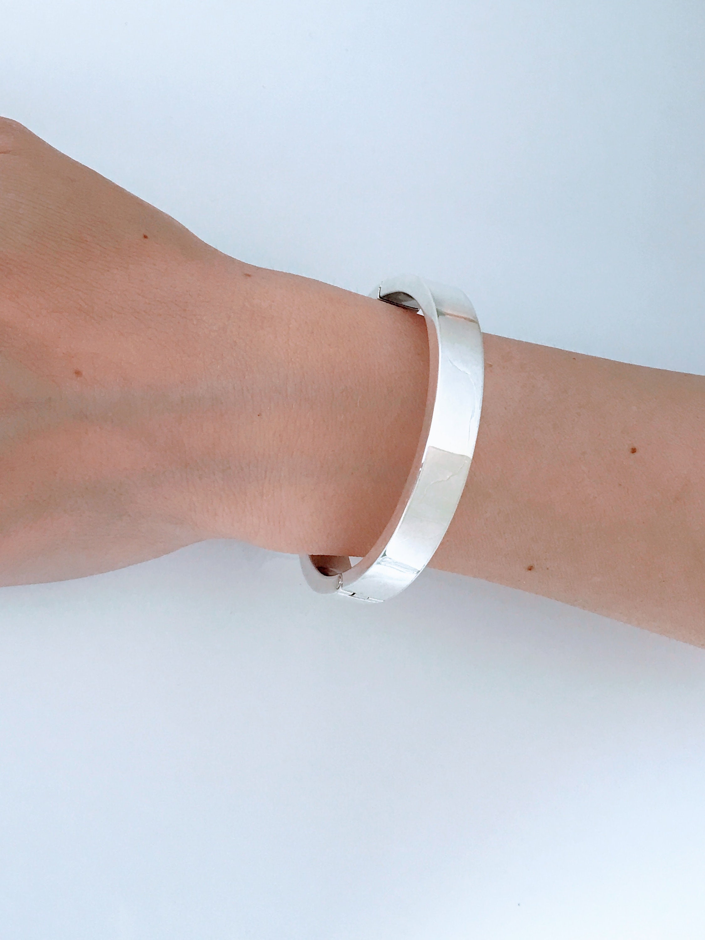 VTG Modern 925 Sterling Silver Geometric Round Bangle VTG Modern 925 Sterling Silver Geometric Round Bangle
