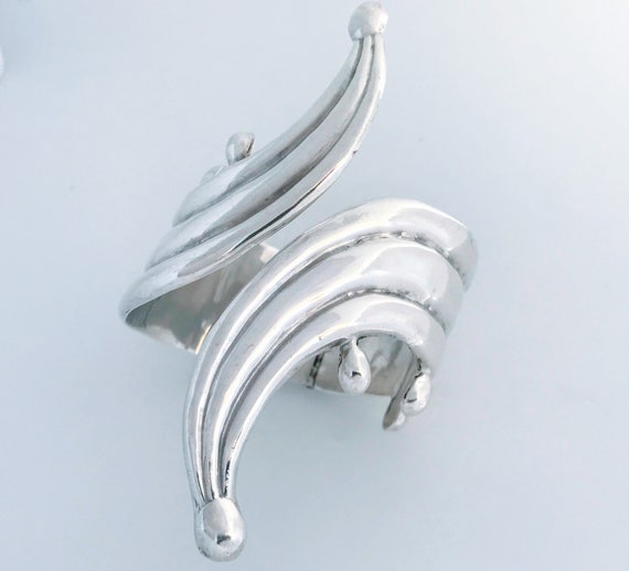 Vintage Taxco Mexico Modernist Sterling Silver Hinged Bangle