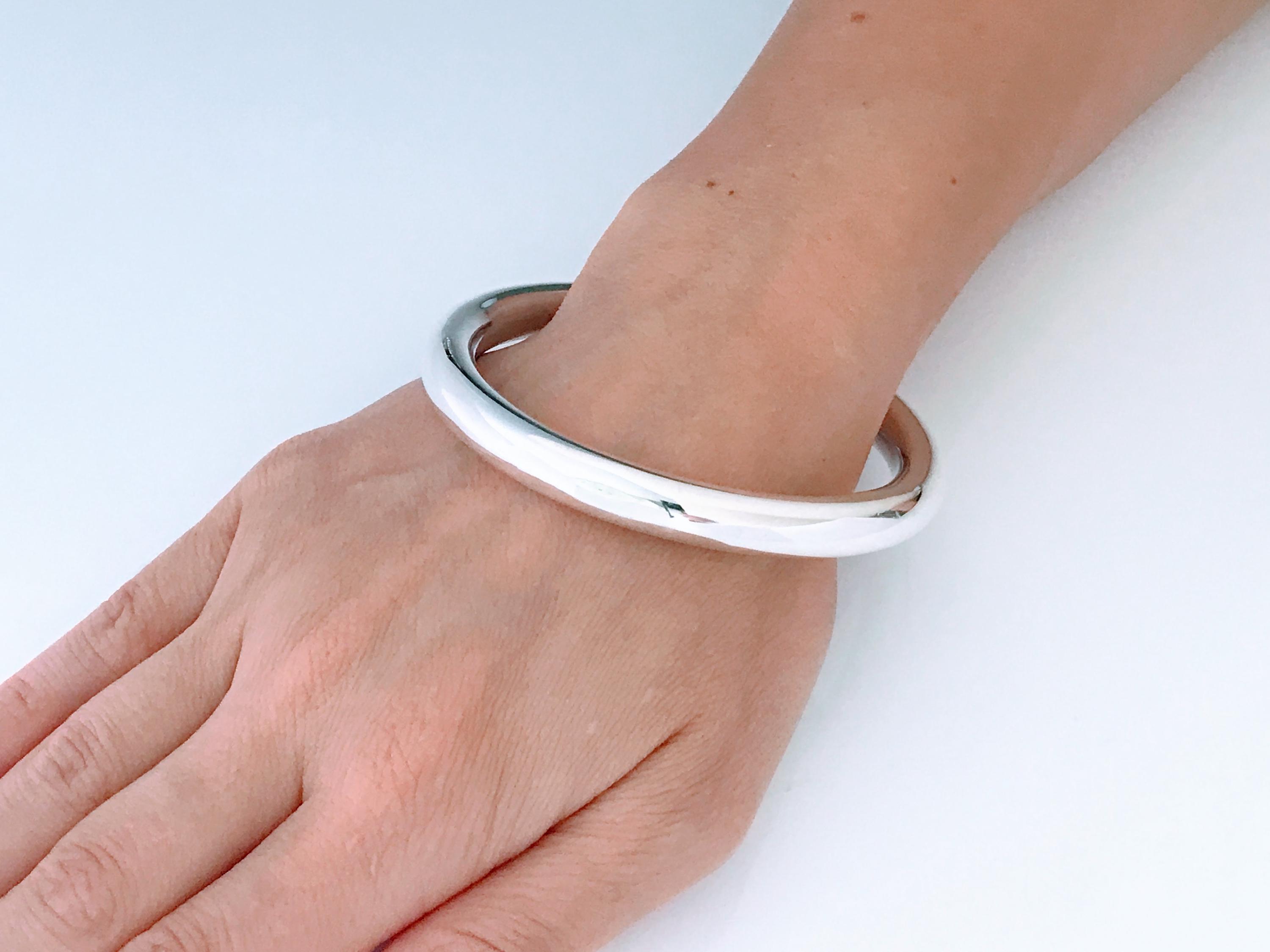 Vintage Mexico Polished Sterling Silver Bangle Bracelet Vintage Mexico Polished Sterling Silver Bangle Bracelet