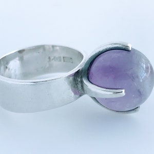 Kupittaan Kulta Finland Sterling Silver Amethyst Stone Modernist Ring, Mid Century Modern MCM Mod 925 Silver Purple Sphere Ball Stone Ring