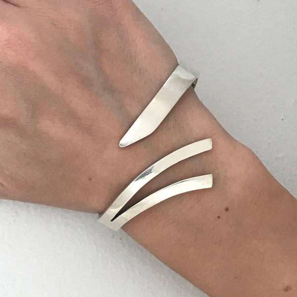 VTG Taxco Modernist Sterling Silver Bypass Clamper Bracelet, Retro Mexico Abstract 925 Silver Hinged Bangle, Chunky Free Form Silver Cuff