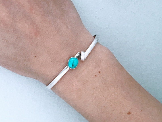Swirls And Green Turquoise Vintage Native American Navajo Sterling Silver Bracelet Swirls And Green Turquoise Vintage Native American Navajo Sterling Silver Bracelet