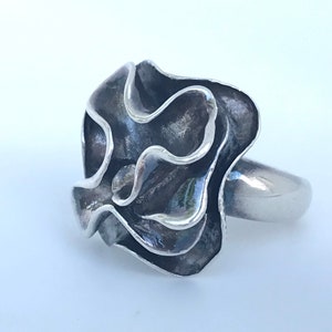 Silpada Sterling Silver Ruffle Flower Ring, Vintage Silpada 925 Oxidized Silver Blooming Flower Ring, Big Silpada R1809 Silver Ribbon Ring