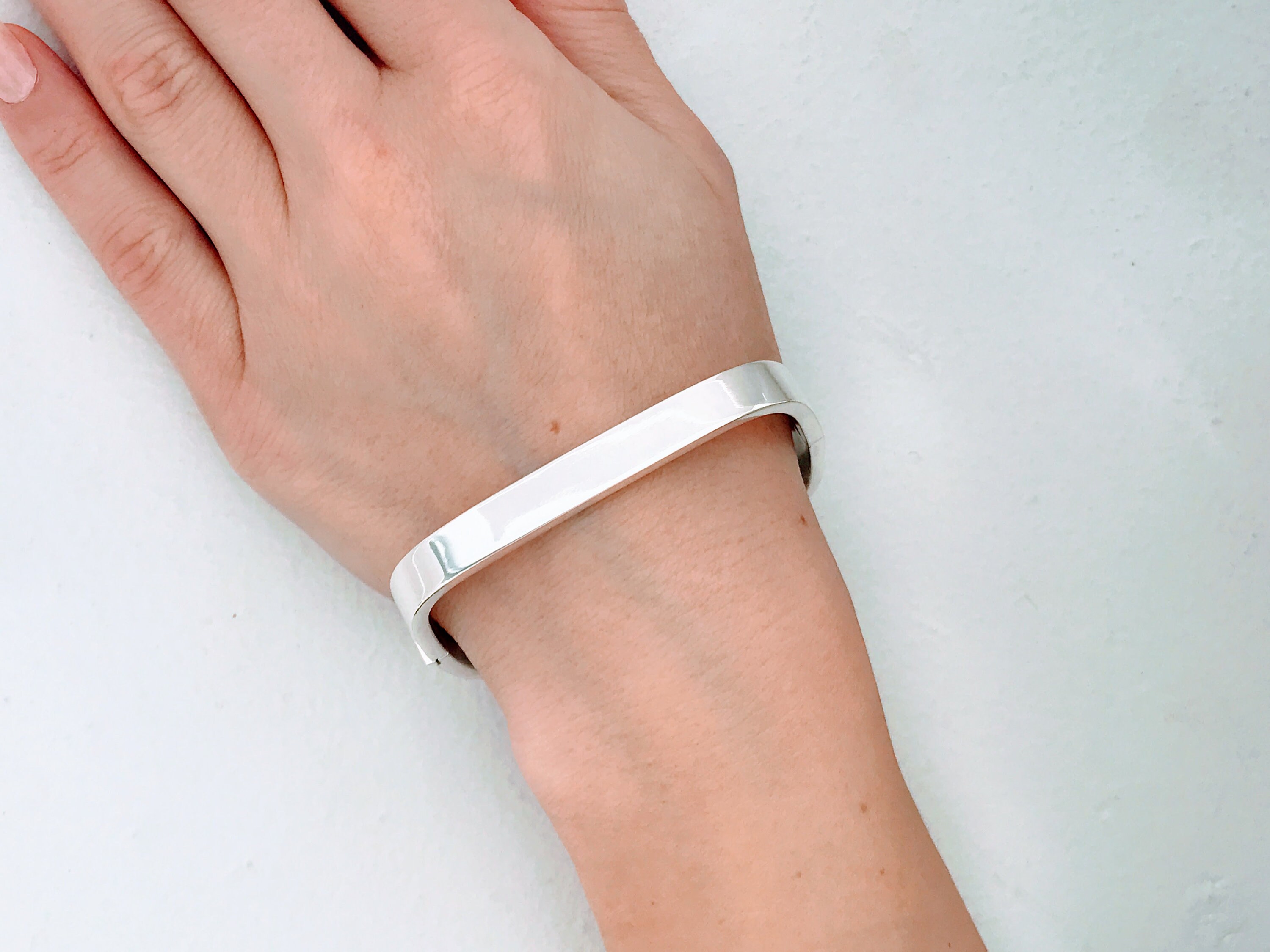 VTG High Polish Sterling Silver Hinged Bangle Bracelet VTG High Polish Sterling Silver Hinged Bangle Bracelet