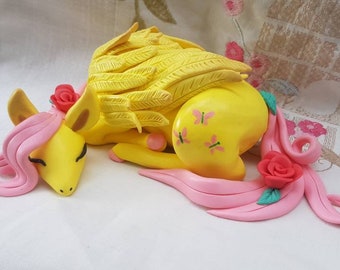 Fluttershy figuur | Handgemaakt My Little Pony-verzamelobject | Ponysculptuur van polymeerklei | MLP-beeldje | Fluttershy-fancadeau | Fantasiedecor