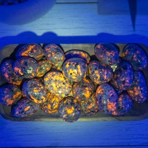 Yooperlite Tumble Stone, Natural UV Fluorescent Sodalite Polished Tumbles, Large Palm Pocket Size Emberlite Glowing Fire Rock Stone Crystal image 4